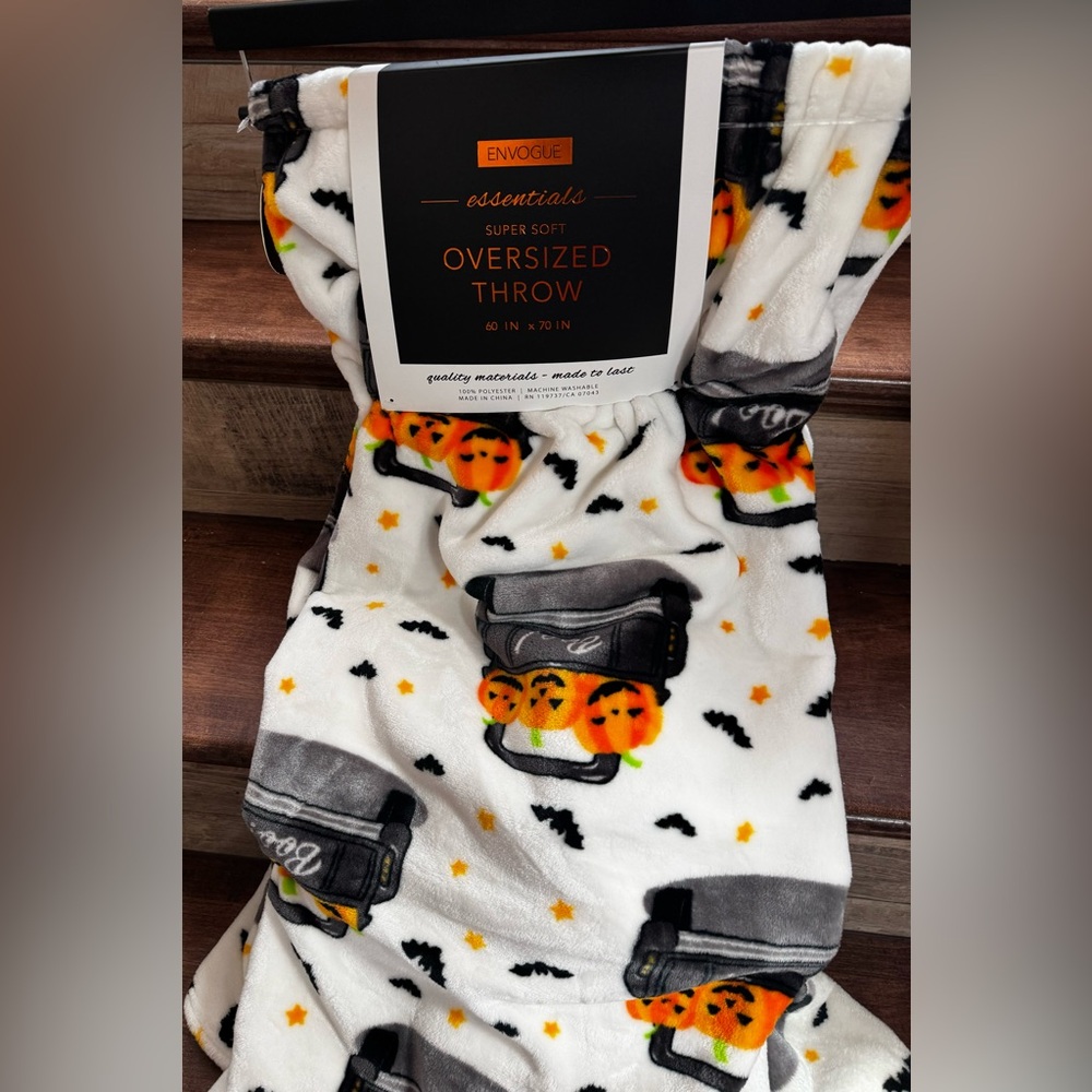 Cute 🥰 ENVOGUE SUPER SOFT OVERSIZED
THROW Pumpkin 🎃 BOO DECORATIVE 60 IN x 70 I…
